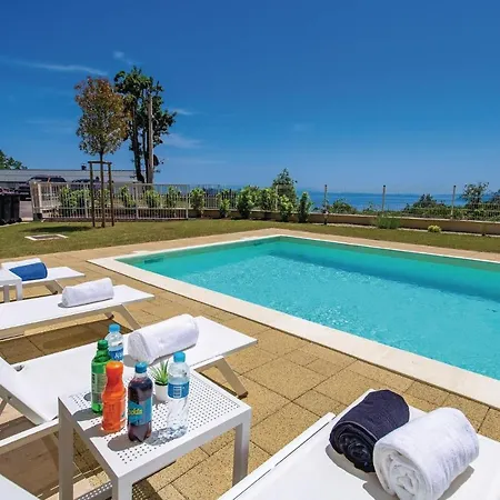 Beautiful In With 4 Bedrooms, Sauna And Outdoor Swimming Pool Casa vacanze