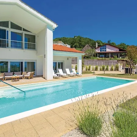 Beautiful In With 4 Bedrooms, Sauna And Outdoor Swimming Pool
