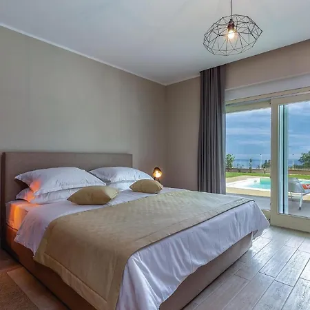 Beautiful In With 4 Bedrooms, Sauna And Outdoor Swimming Pool
