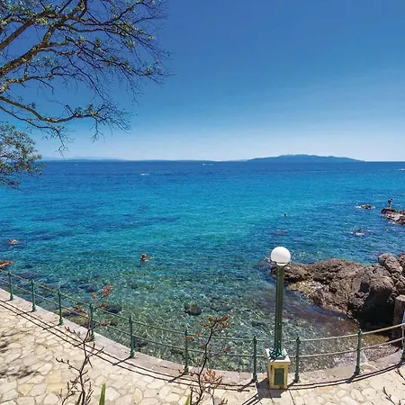 Beautiful In With 4 Bedrooms, Sauna And Outdoor Swimming Pool Casa vacanze Veprinac