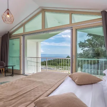 Casa vacanze Beautiful In With 4 Bedrooms, Sauna And Outdoor Swimming Pool Veprinac