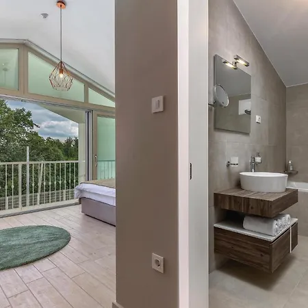 Beautiful In With 4 Bedrooms, Sauna And Outdoor Swimming Pool Casa vacanze *