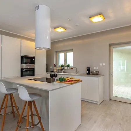 Casa vacanze Beautiful In With 4 Bedrooms, Sauna And Outdoor Swimming Pool Veprinac